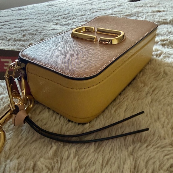 Marc Jacobs Pink Leather Crossbody Camera Bag with Gold Hardware - Picture 8 of 11